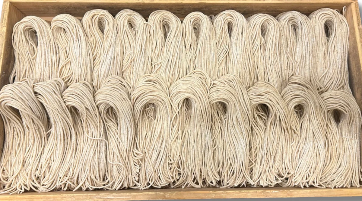 国内では初めてのエゴマ粉配合の自家製麺